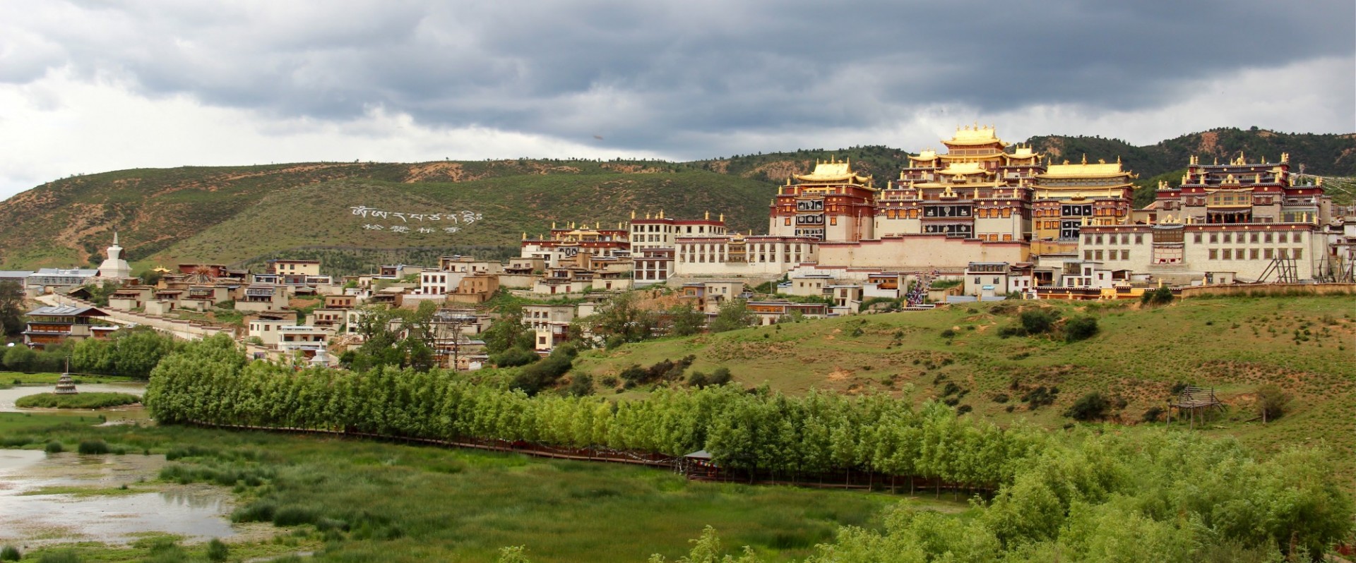 Sumtsenling Monastery (July 2015), photographed by Dáša Pejchar Mortensen